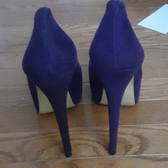 Shoes - Picture 3 of 4